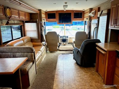 2006 Winnebago Voyage — detail view