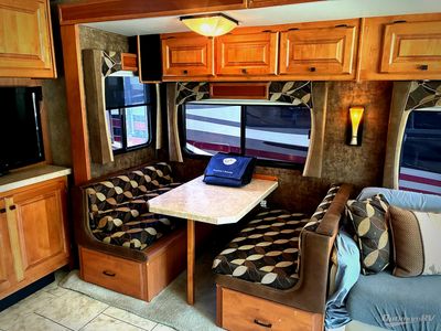 2011 Tiffin Allegro — photo 7 view