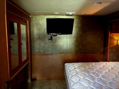 2011 Tiffin Allegro — photo 16 view