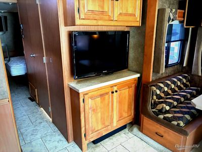 2011 Tiffin Allegro — photo 12 view