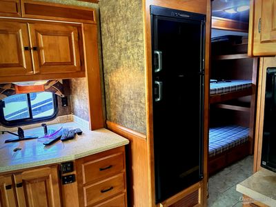2011 Tiffin Allegro — photo 11 view