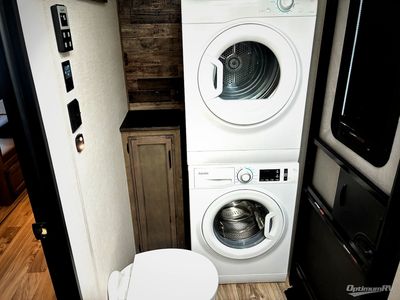 2024 Venture RV SportTrek — photo 19 view