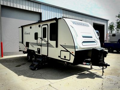 2022 Winnebago Micro Minnie — front three-quarter view