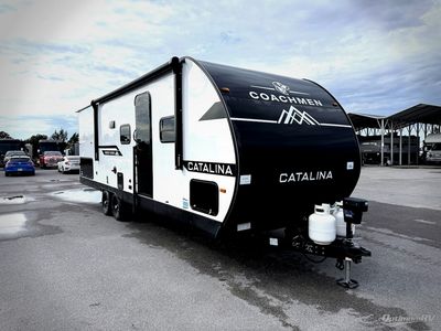2025 Coachmen Catalina Summit Series 8 - Photo 1