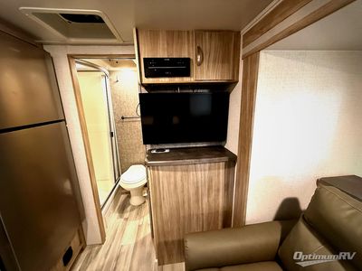 2022 Winnebago Micro Minnie FLX — photo 7 view