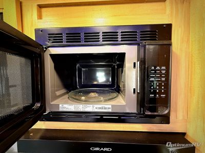 2023 Forest River Cherokee Arctic Wolf Suite — photo 9 view