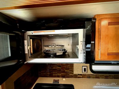 2018 Winnebago Forza — photo 10 view