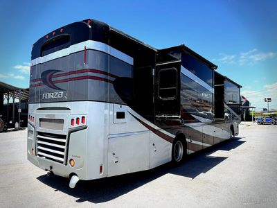 2018 Winnebago Forza — side profile view
