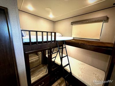 2020 Grand Design Solitude S-Class — photo 14 view