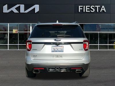 2016 Ford Explorer — detail view