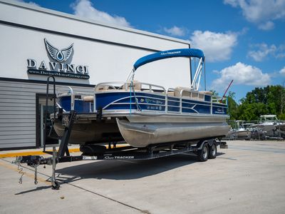 2017 Sun Tracker 22DLX Fishing Barge — side profile view