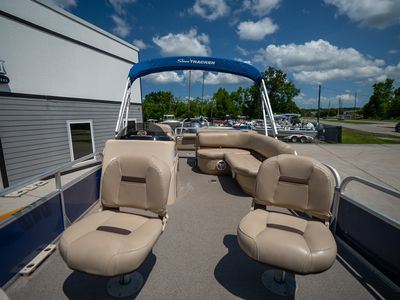 2017 Sun Tracker 22DLX Fishing Barge — photo 31 view