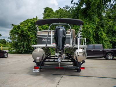2022 Sun Tracker PARTY BARGE 20 DLX — photo 12 view