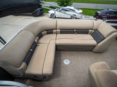 2022 Sun Tracker PARTY BARGE 20 DLX — photo 24 view