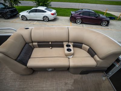 2022 Sun Tracker PARTY BARGE 20 DLX — photo 26 view
