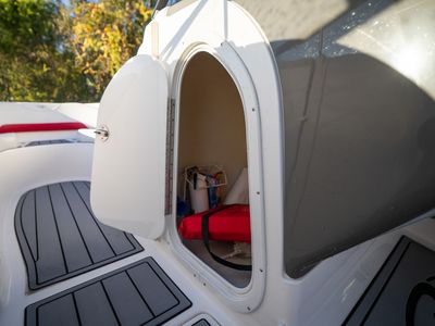 2007 Regal Sport Boat 2400 Bowrider — photo 22 view