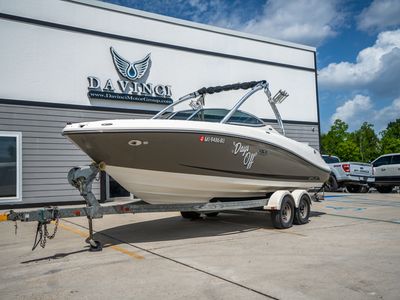 2011 Sea Ray 230SLX — side profile view