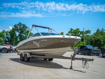 2011 Sea Ray 230SLX — interior view