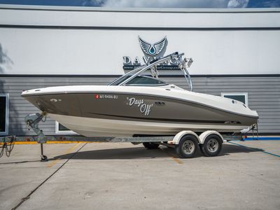 2011 Sea Ray 230SLX — photo 7 view