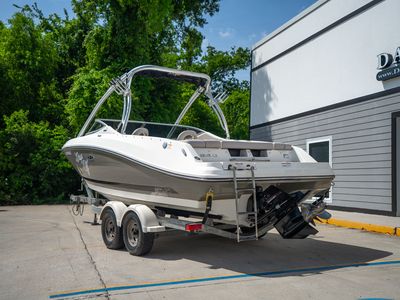 2011 Sea Ray 230SLX — photo 9 view