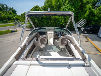2011 Sea Ray 230SLX — photo 10 view
