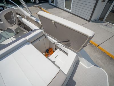 2011 Sea Ray 230SLX — photo 13 view