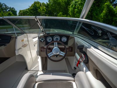 2011 Sea Ray 230SLX — photo 15 view