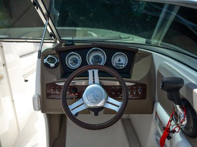 2011 Sea Ray 230SLX — photo 16 view