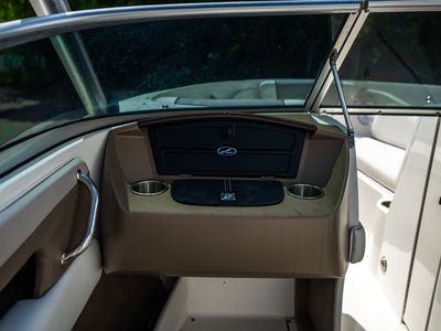 2011 Sea Ray 230SLX — photo 18 view