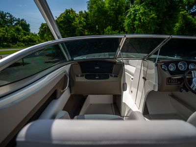 2011 Sea Ray 230SLX — photo 19 view