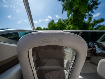 2011 Sea Ray 230SLX — photo 20 view