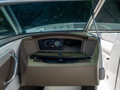 2011 Sea Ray 230SLX — photo 21 view