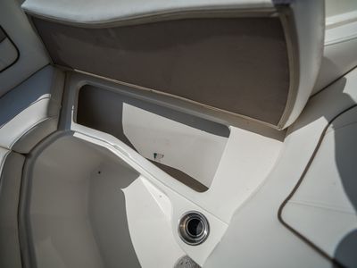 2011 Sea Ray 230SLX — photo 24 view