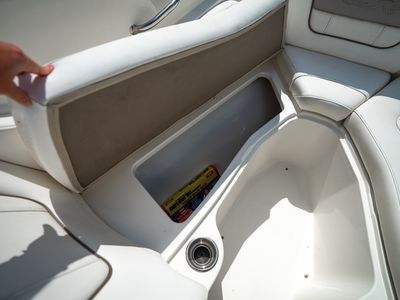 2011 Sea Ray 230SLX — photo 25 view