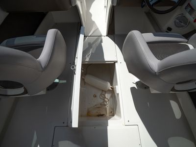 2011 Sea Ray 230SLX — photo 27 view