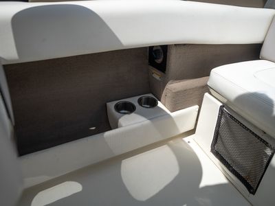 2011 Sea Ray 230SLX — photo 30 view