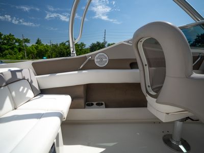 2011 Sea Ray 230SLX — photo 31 view