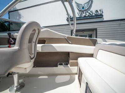 2011 Sea Ray 230SLX — photo 32 view