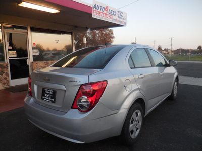 2016 Chevrolet Sonic - Photo 3