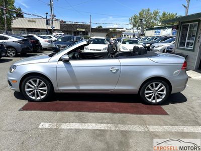 2012 Volkswagen Eos — interior view