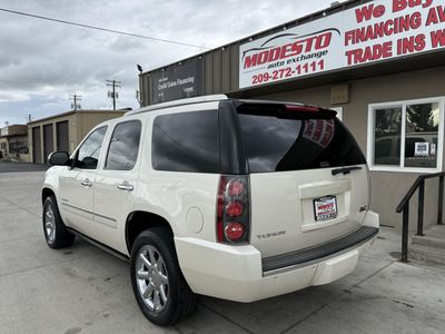 2013 GMC Yukon — engine compartment view
