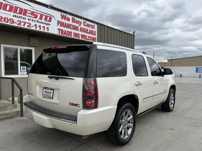 2013 GMC Yukon — rear three-quarter view