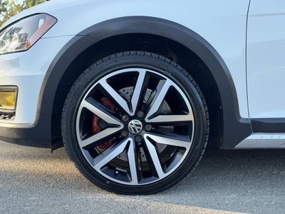2017 VOLKSWAGEN GOLF ALLTRACK — photo 12 view