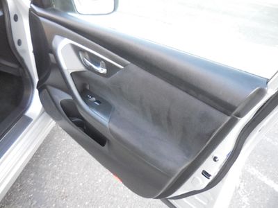 2015 Nissan Altima — photo 15 view