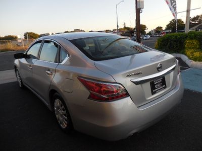 2015 Nissan Altima — detail view