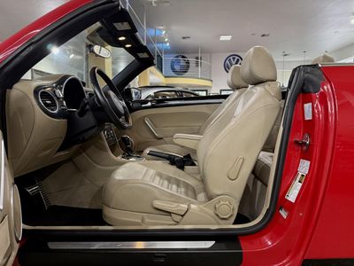 2013 Volkswagen Beetle Convertible — photo 13 view