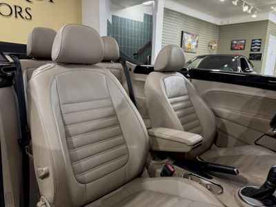 2013 Volkswagen Beetle Convertible — photo 16 view