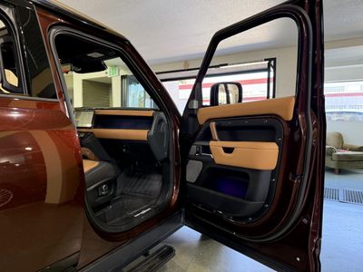 2023 Land Rover Defender — photo 16 view