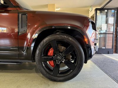 2023 Land Rover Defender — photo 33 view