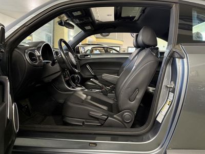 2017 Volkswagen Beetle — photo 9 view